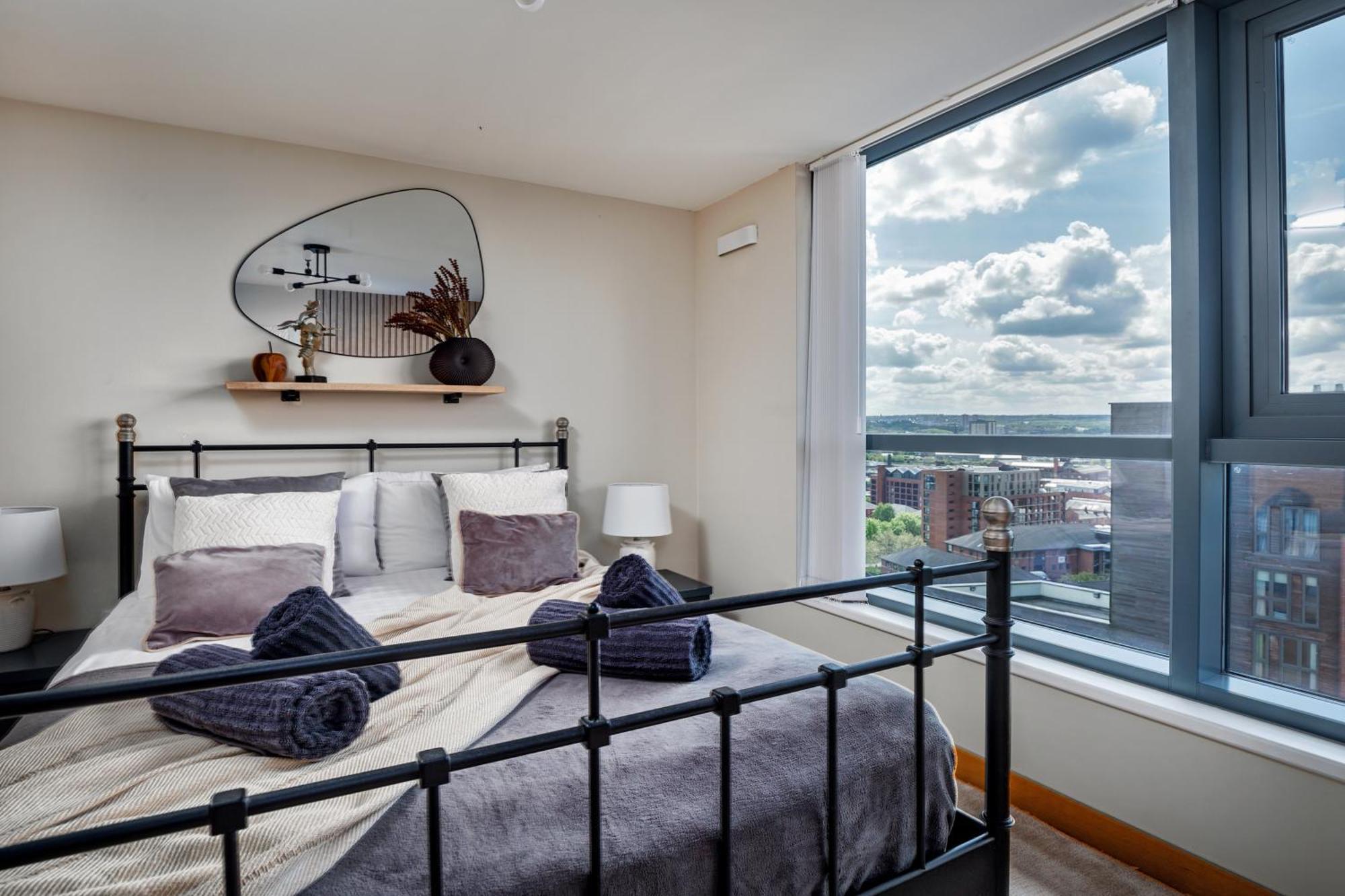 Large Central Penthouse In Leeds Leeds  Eksteriør billede
